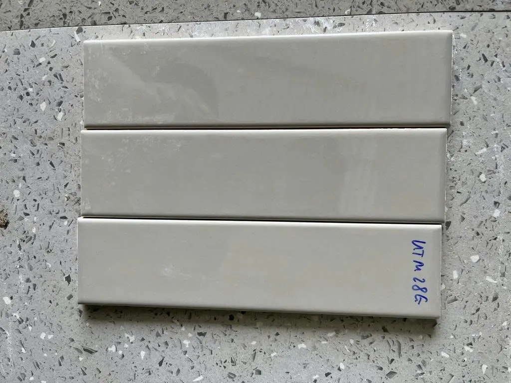 [DSC-UTM28G] Gạch thẻ 50x200mm xám đậm bóng UTM28G