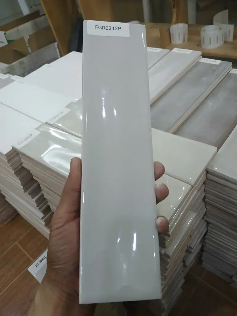 [DSC-GR0312PV2] Gạch thẻ Việt Nam KT 75x300 mm xám bóng lượn loại 1 mã GR0312PV2