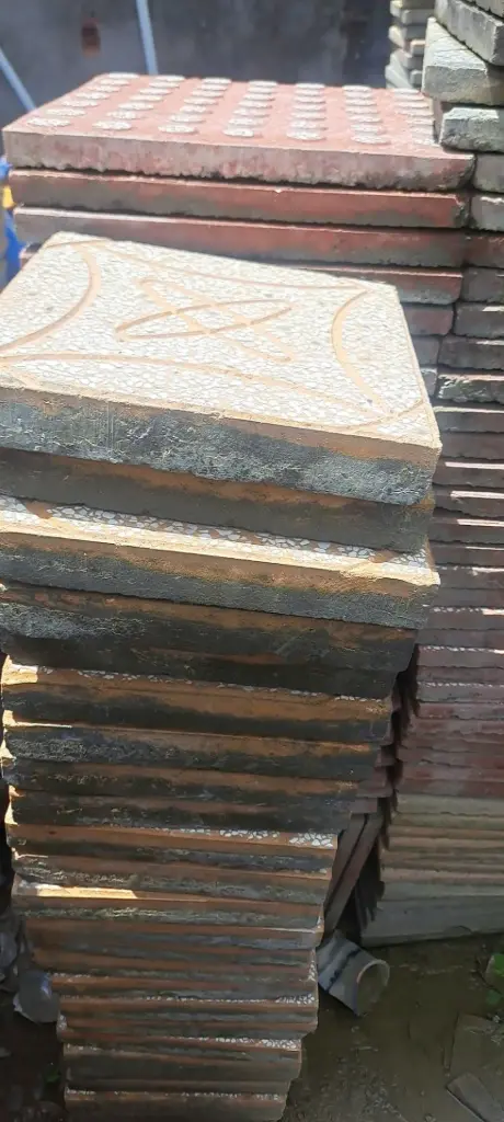 [DSC-DONGTIENVANG] Gạch vỉa hè đồng tiền vàng 300x300mm