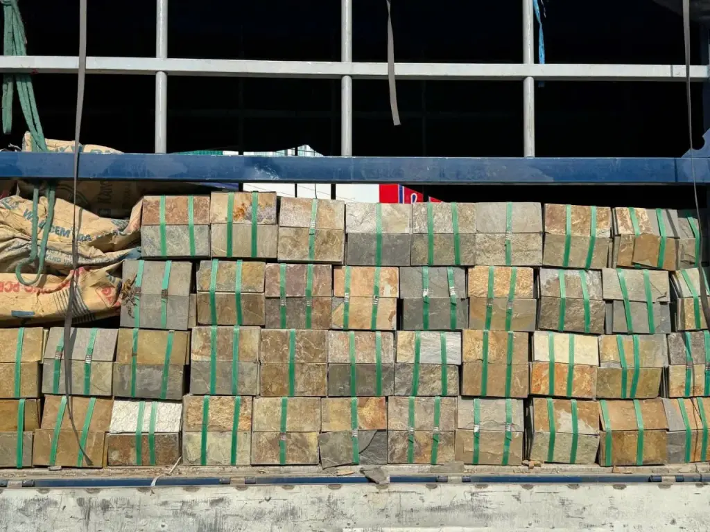 [DSC-DTTVANGLAM1020] Đá Trang trí tẩy vàng lam lông chuột Đà Nẵng KT 10x20cm